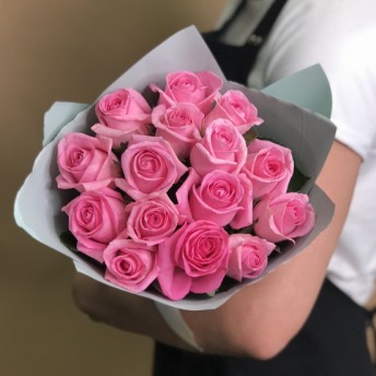 Букет із 15 рожевих троянд (40 см)