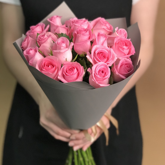Букет із 19 рожевих троянд (40 см)