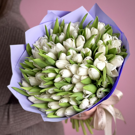 Букет із 71 білого тюльпану